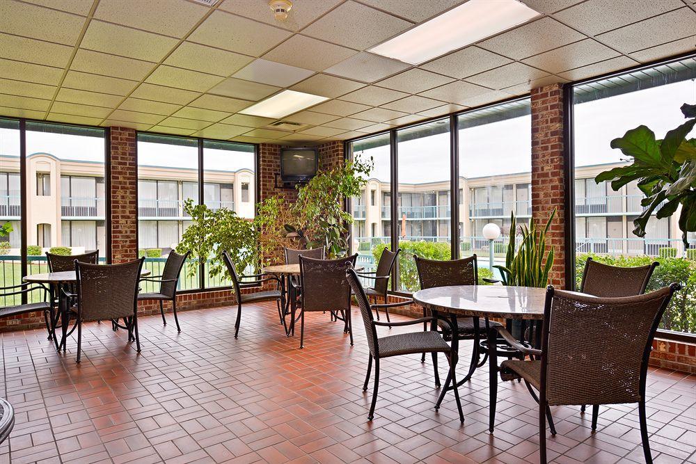Days Inn By Wyndham Pittsburg Ks Экстерьер фото