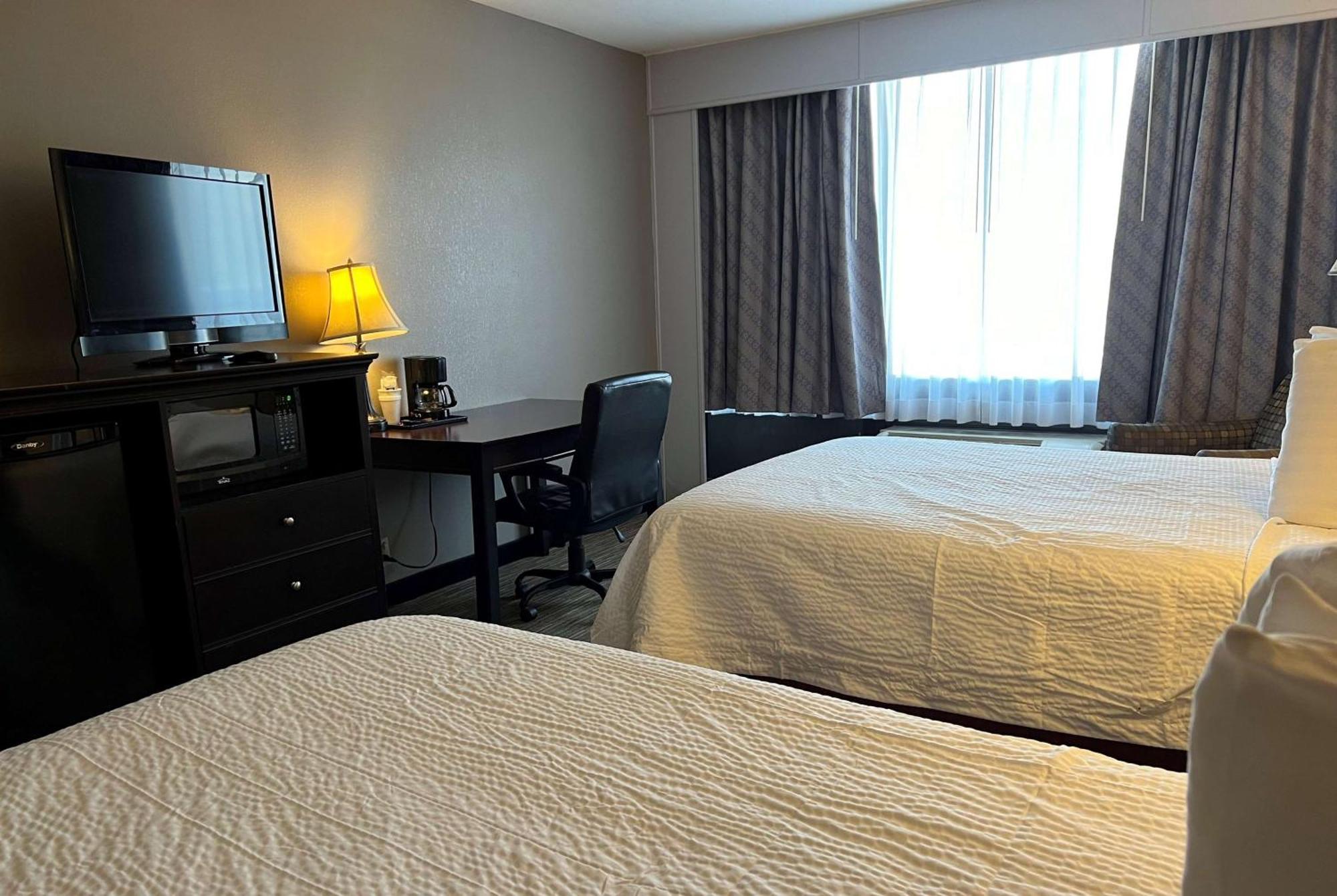 Days Inn By Wyndham Pittsburg Ks Экстерьер фото