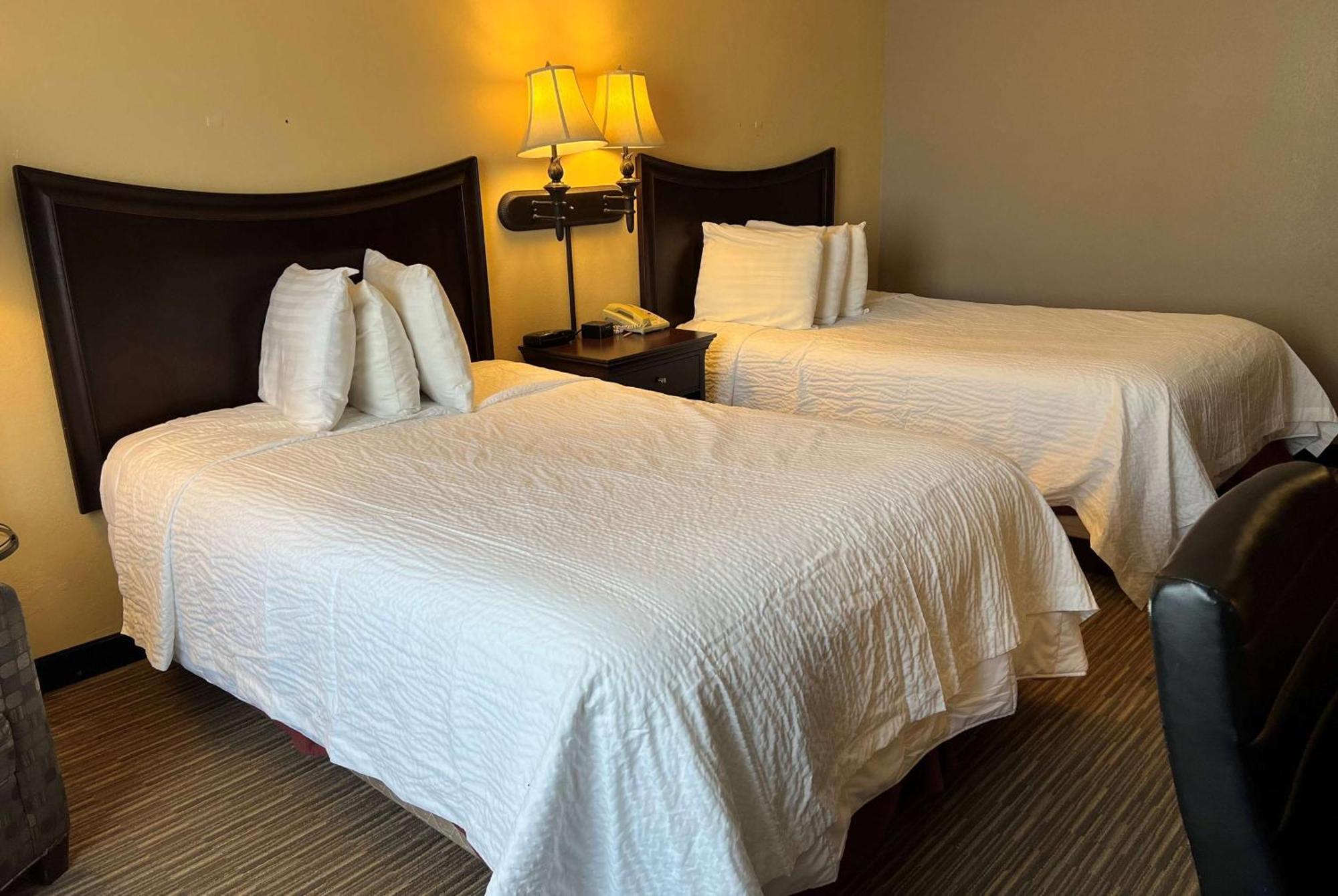 Days Inn By Wyndham Pittsburg Ks Экстерьер фото