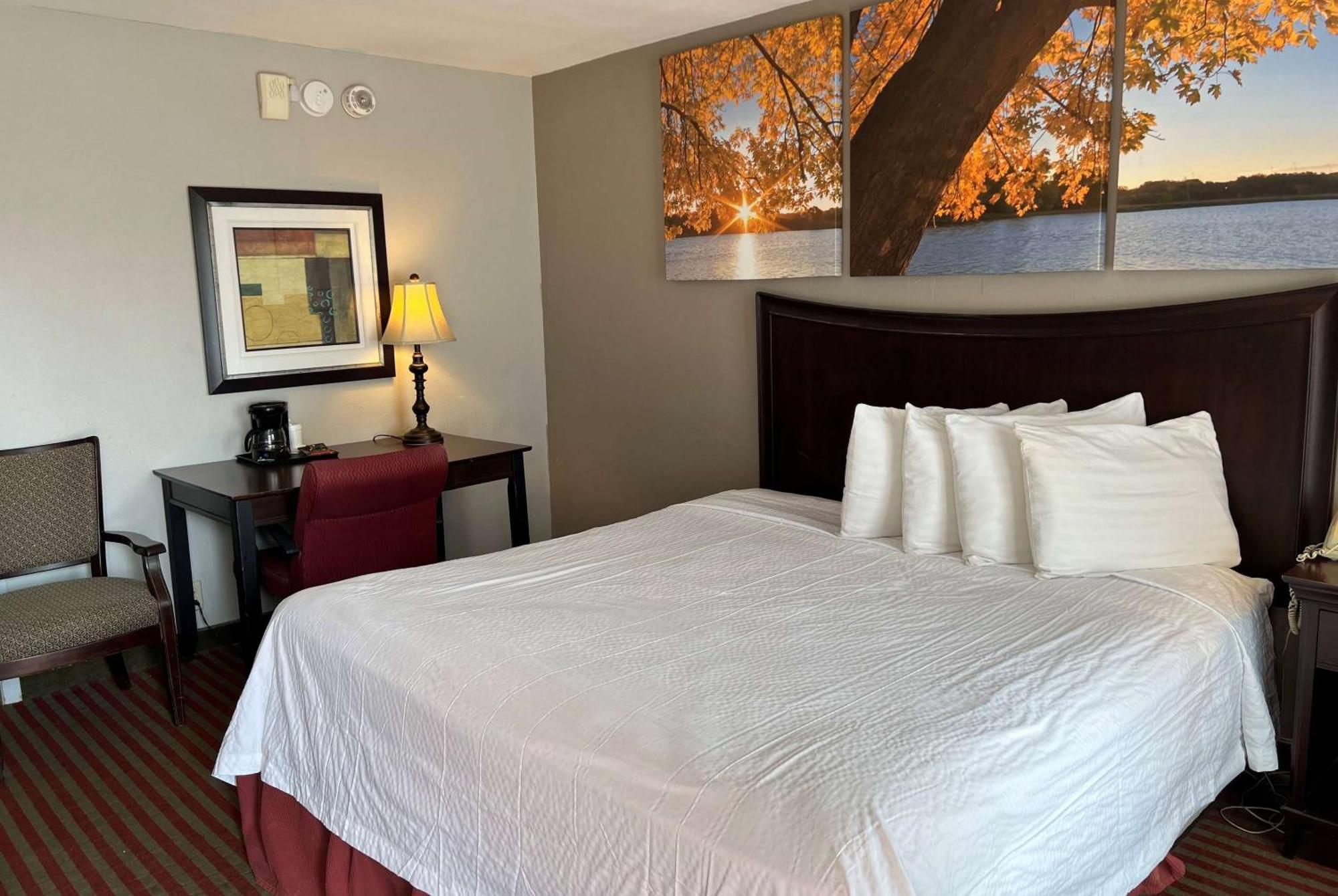 Days Inn By Wyndham Pittsburg Ks Экстерьер фото