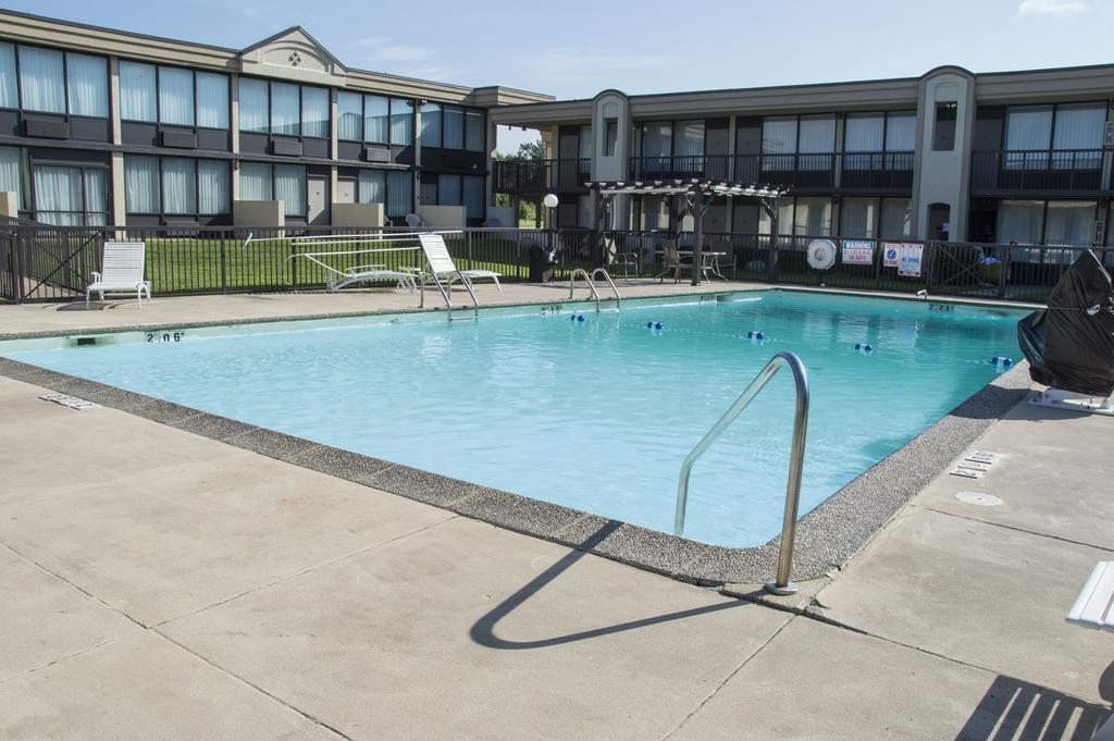 Days Inn By Wyndham Pittsburg Ks Экстерьер фото