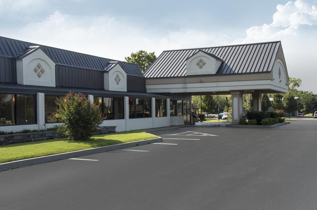 Days Inn By Wyndham Pittsburg Ks Экстерьер фото