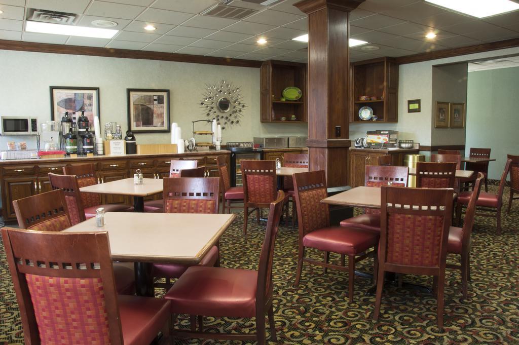 Days Inn By Wyndham Pittsburg Ks Экстерьер фото