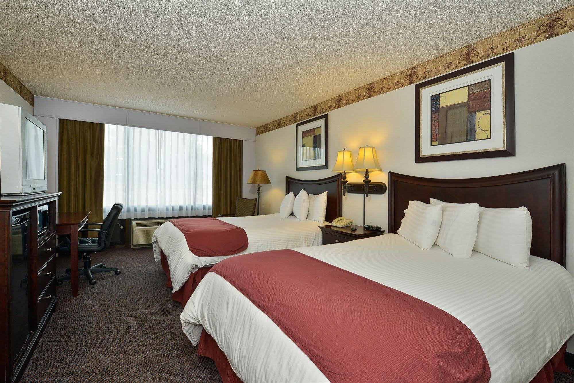 Days Inn By Wyndham Pittsburg Ks Экстерьер фото