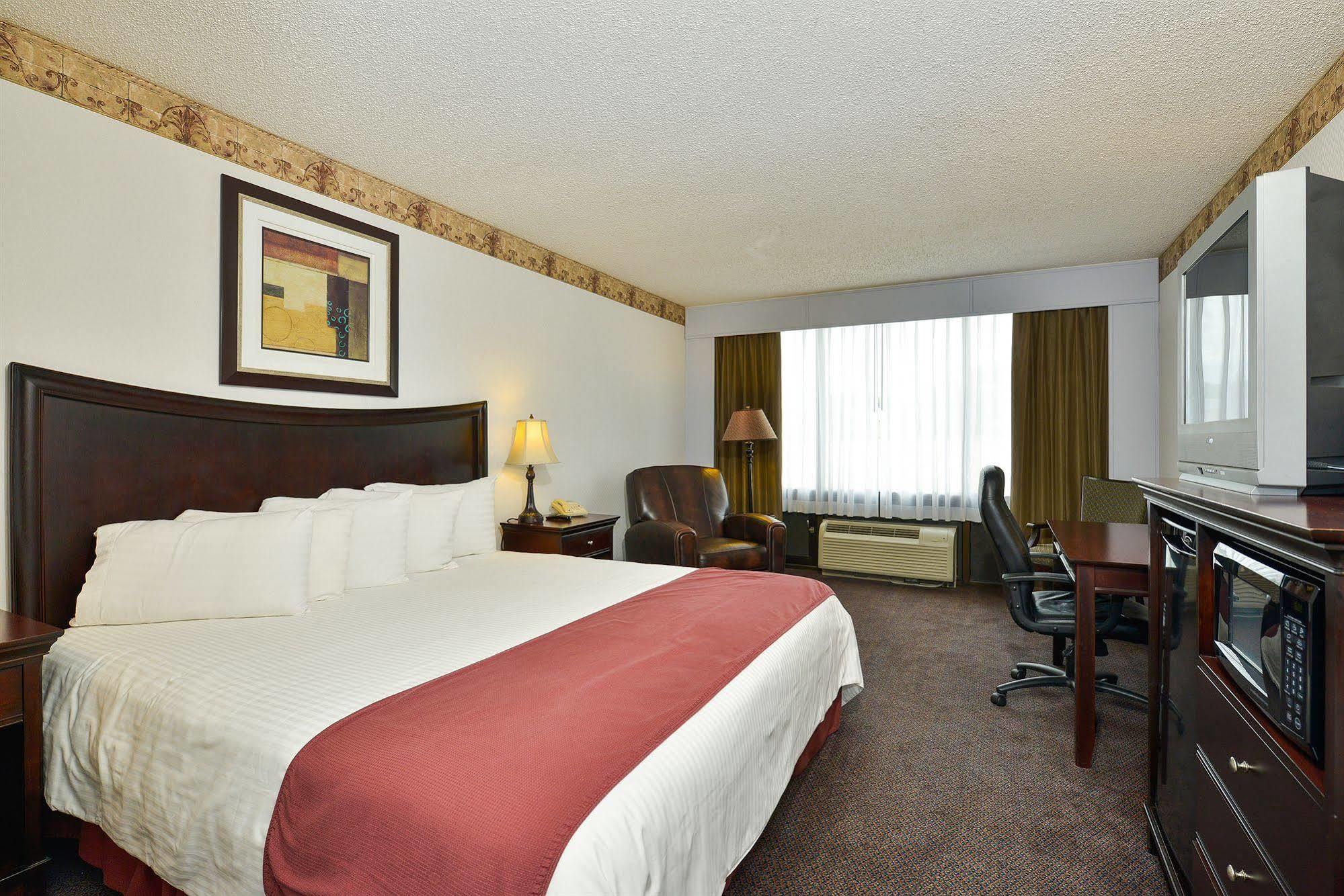 Days Inn By Wyndham Pittsburg Ks Экстерьер фото