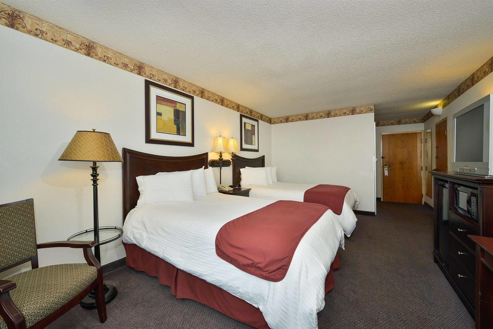 Days Inn By Wyndham Pittsburg Ks Экстерьер фото