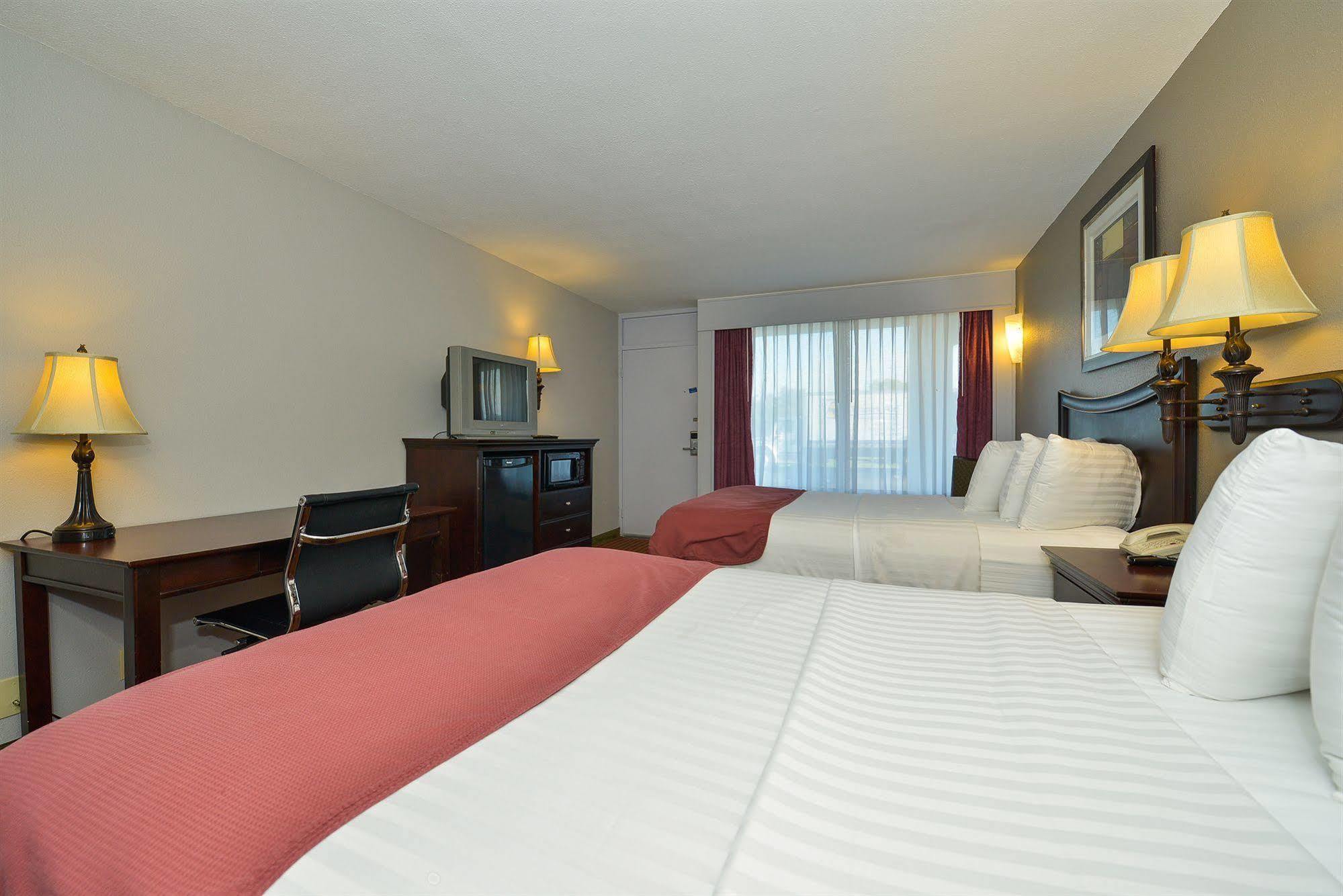 Days Inn By Wyndham Pittsburg Ks Экстерьер фото