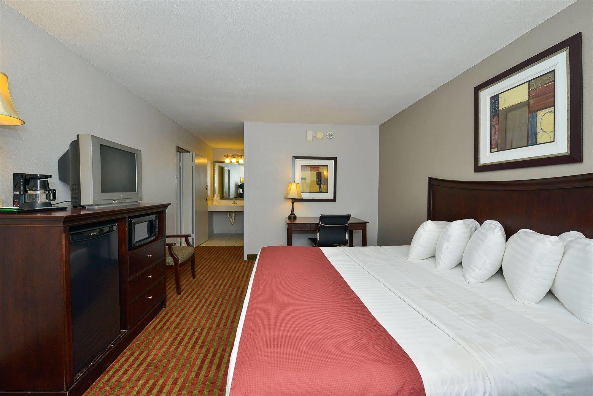 Days Inn By Wyndham Pittsburg Ks Экстерьер фото