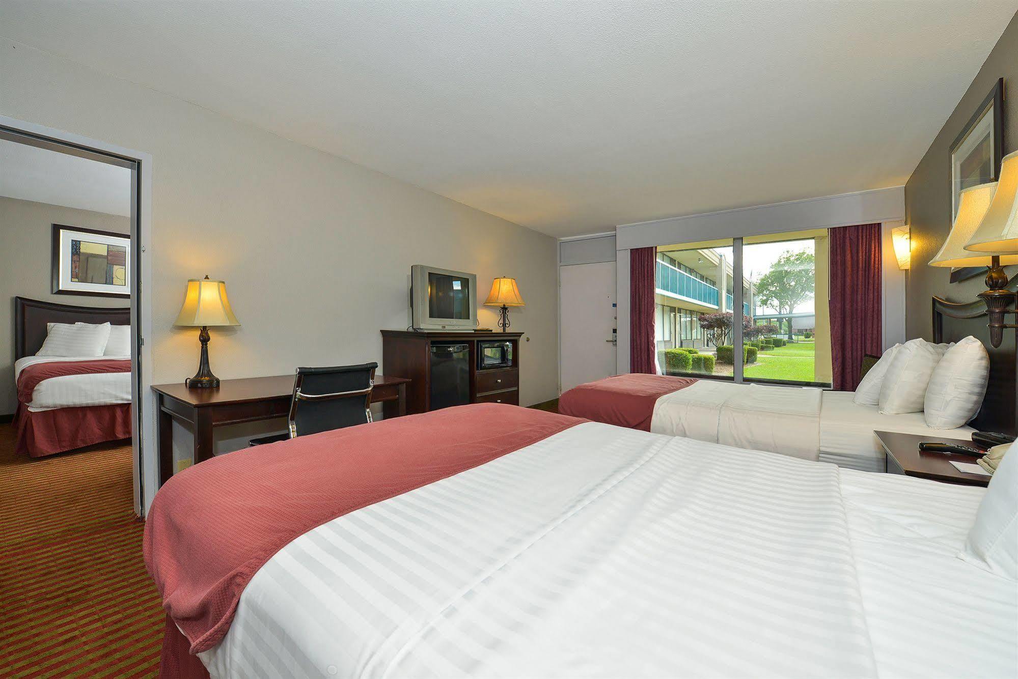 Days Inn By Wyndham Pittsburg Ks Экстерьер фото