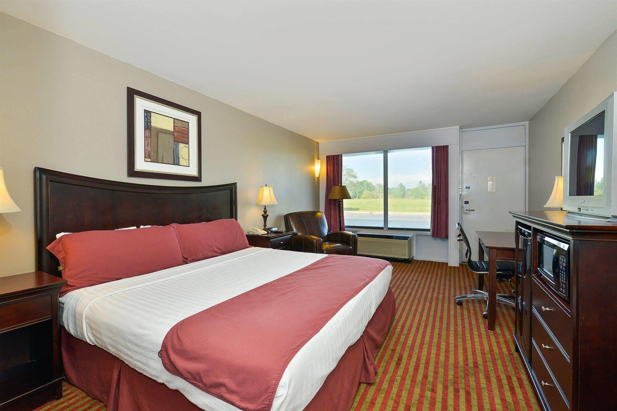 Days Inn By Wyndham Pittsburg Ks Экстерьер фото