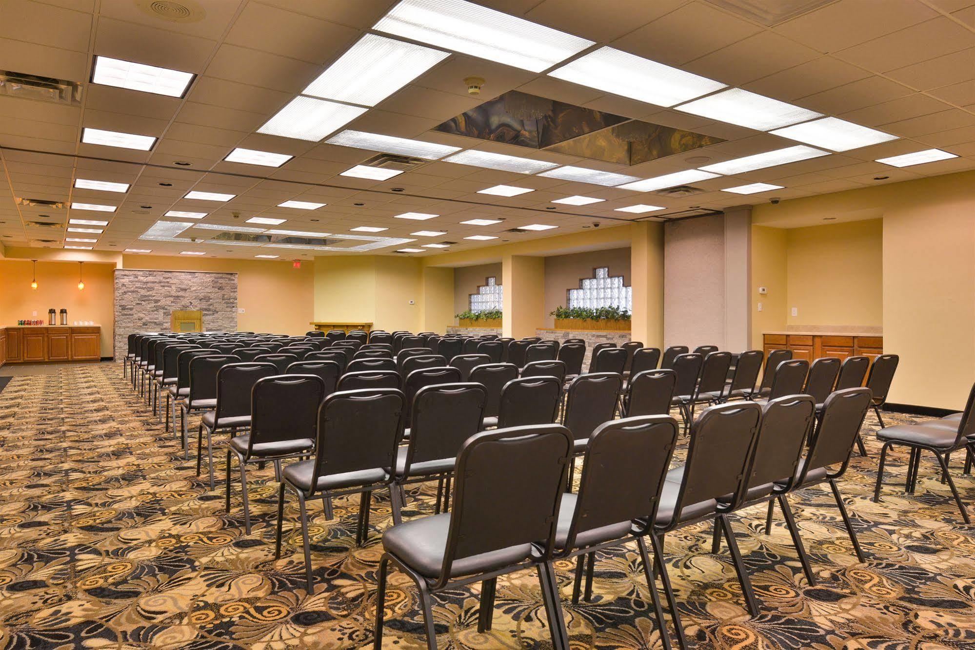 Days Inn By Wyndham Pittsburg Ks Экстерьер фото