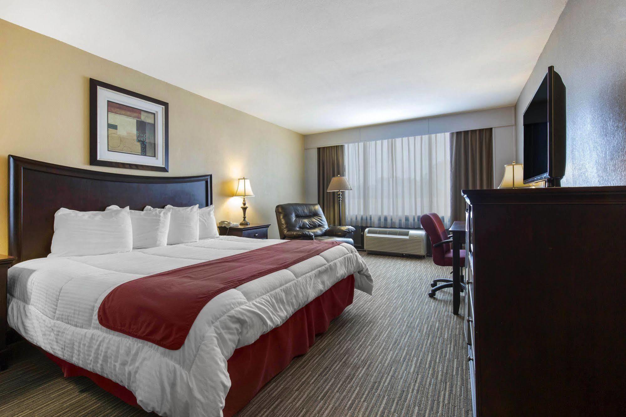 Days Inn By Wyndham Pittsburg Ks Экстерьер фото