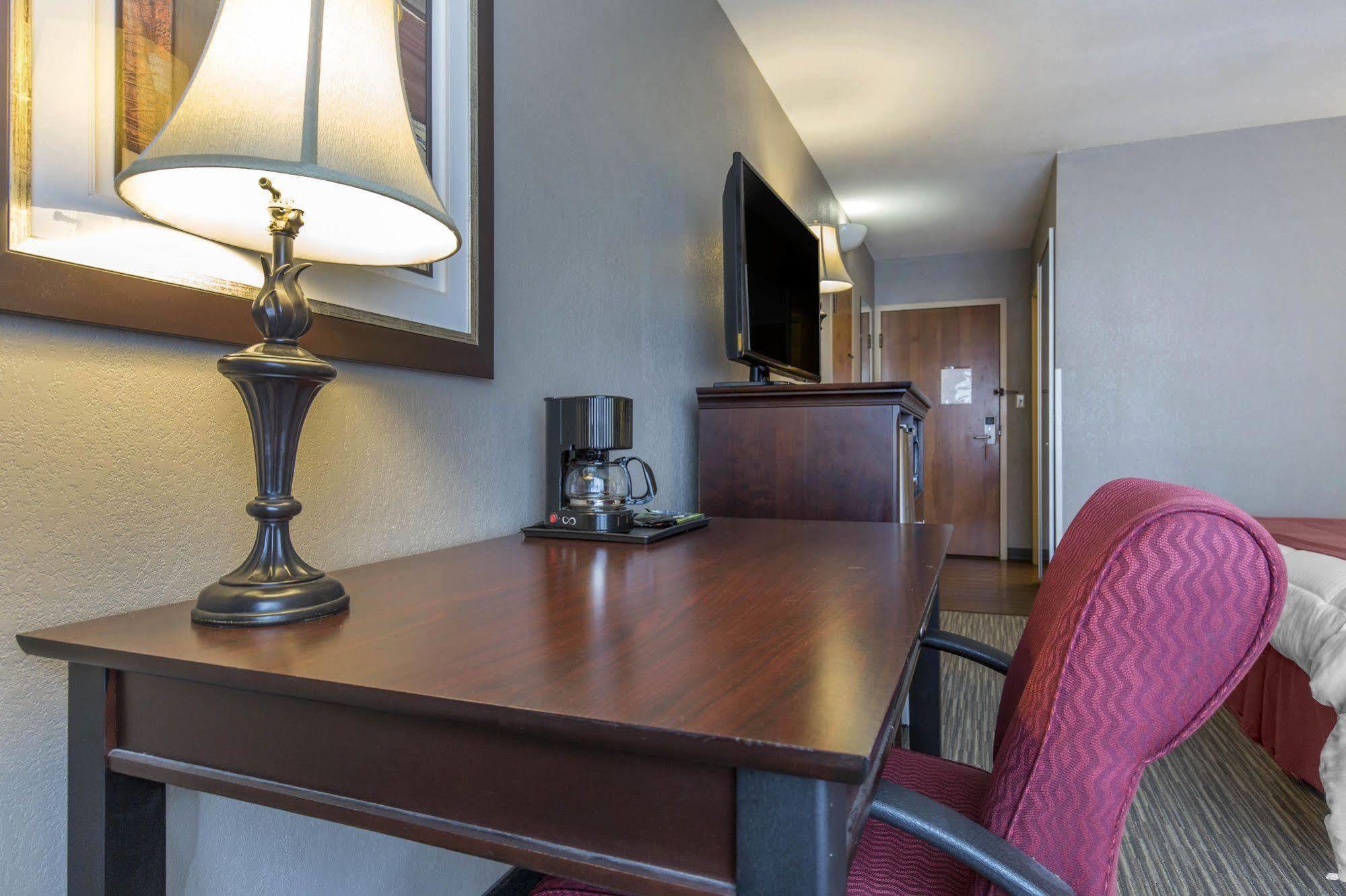 Days Inn By Wyndham Pittsburg Ks Экстерьер фото